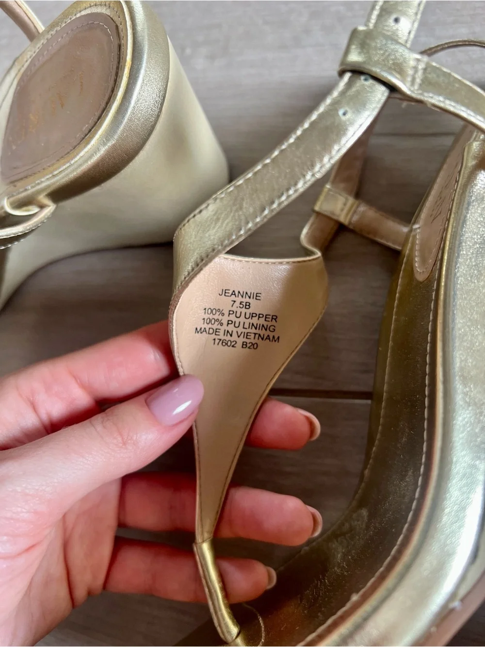 Lauren Ralph Lauren Gold Wedge Sandals Jeannie Size 7.5B T Strap Thong